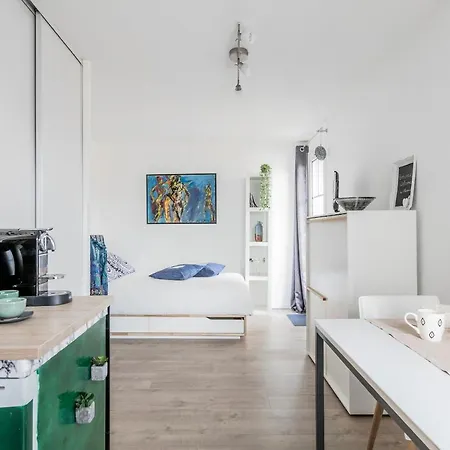Avec Parking, Clim, Balcon, Proche Tram شقة *